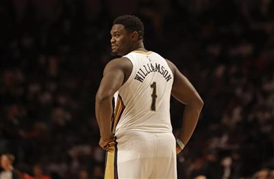 Zion e Murphy tiveram uma média de 20+10 por jogo, mas não conseguiram ajudar os Pelicanos a derrotar os Spurs.