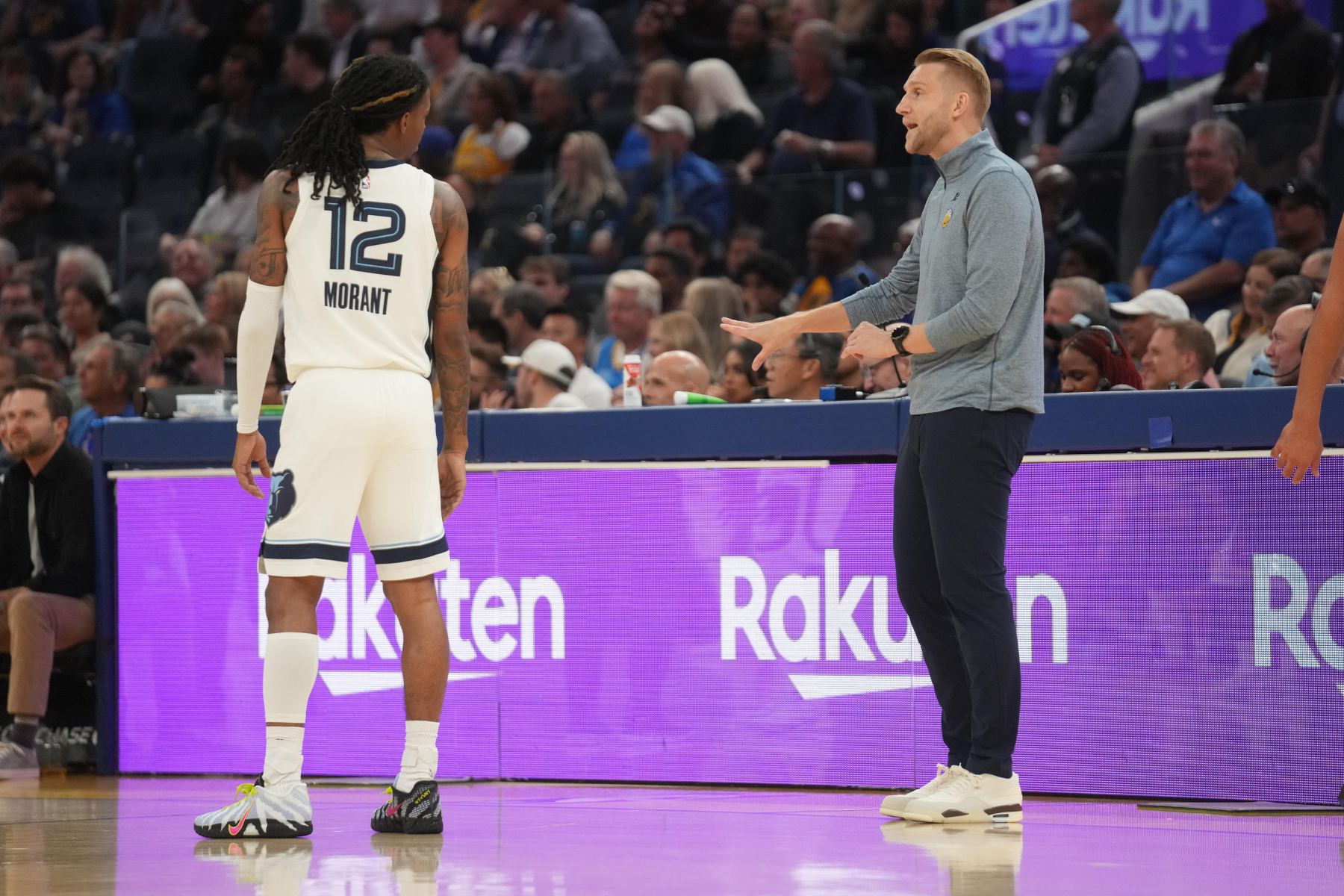 O status competitivo é lento! Os Grizzlies marcaram apenas 22 pontos em 5 de 18 arremessos no primeiro quarto, e Morant acertou 5 de 5 com erros de 1 e 4.