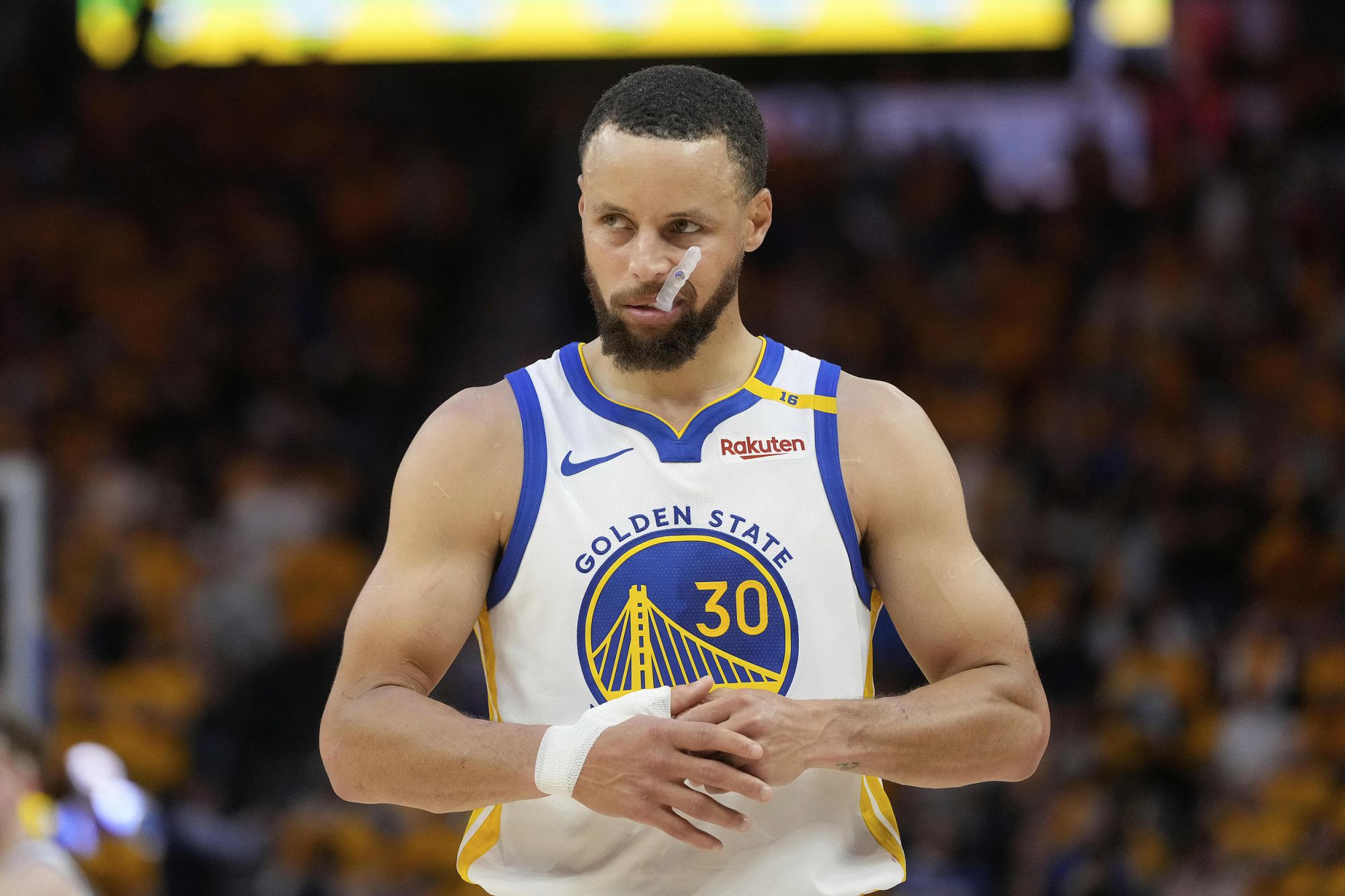 Os Warriors deram 20 assistências no intervalo e marcaram 68 pontos.