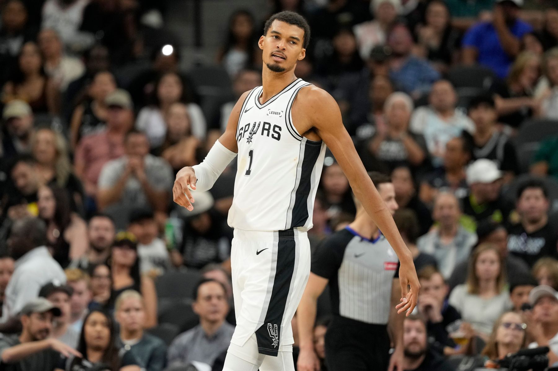 Castle e Vunbanyama se tornam a primeira dupla na história dos Spurs a registrar um triplo-duplo ao mesmo tempo