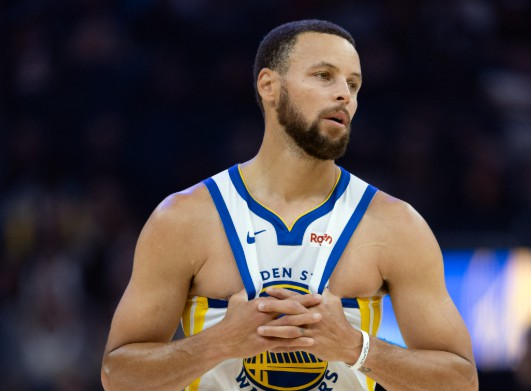 Curry e Butler marcaram 72 pontos juntos, enquanto o resto da equipe marcou apenas 53 pontos.