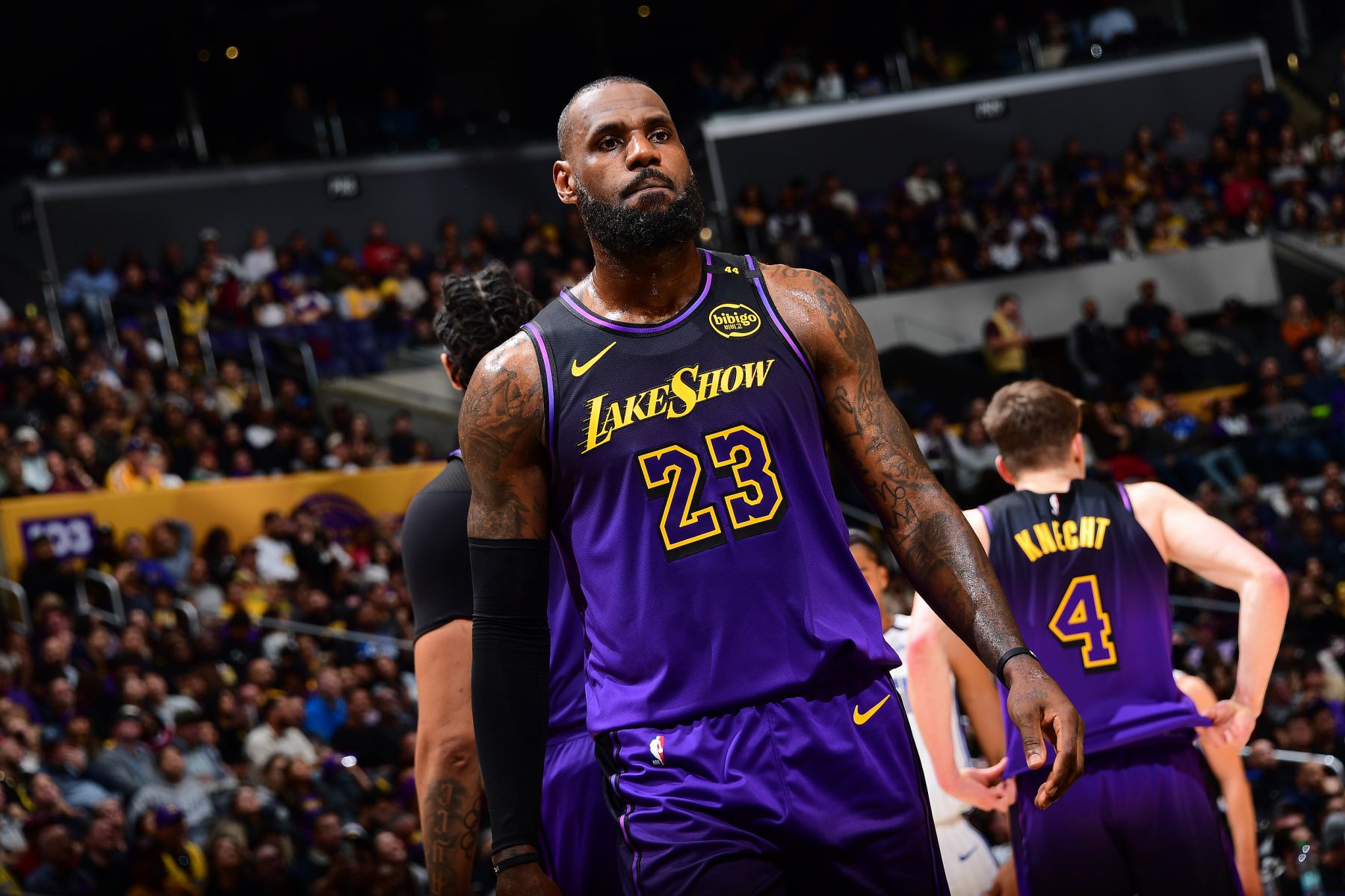 Redick: James conduziu cerca de 15 rodadas de treino de combate real hoje e está em boa forma competitiva