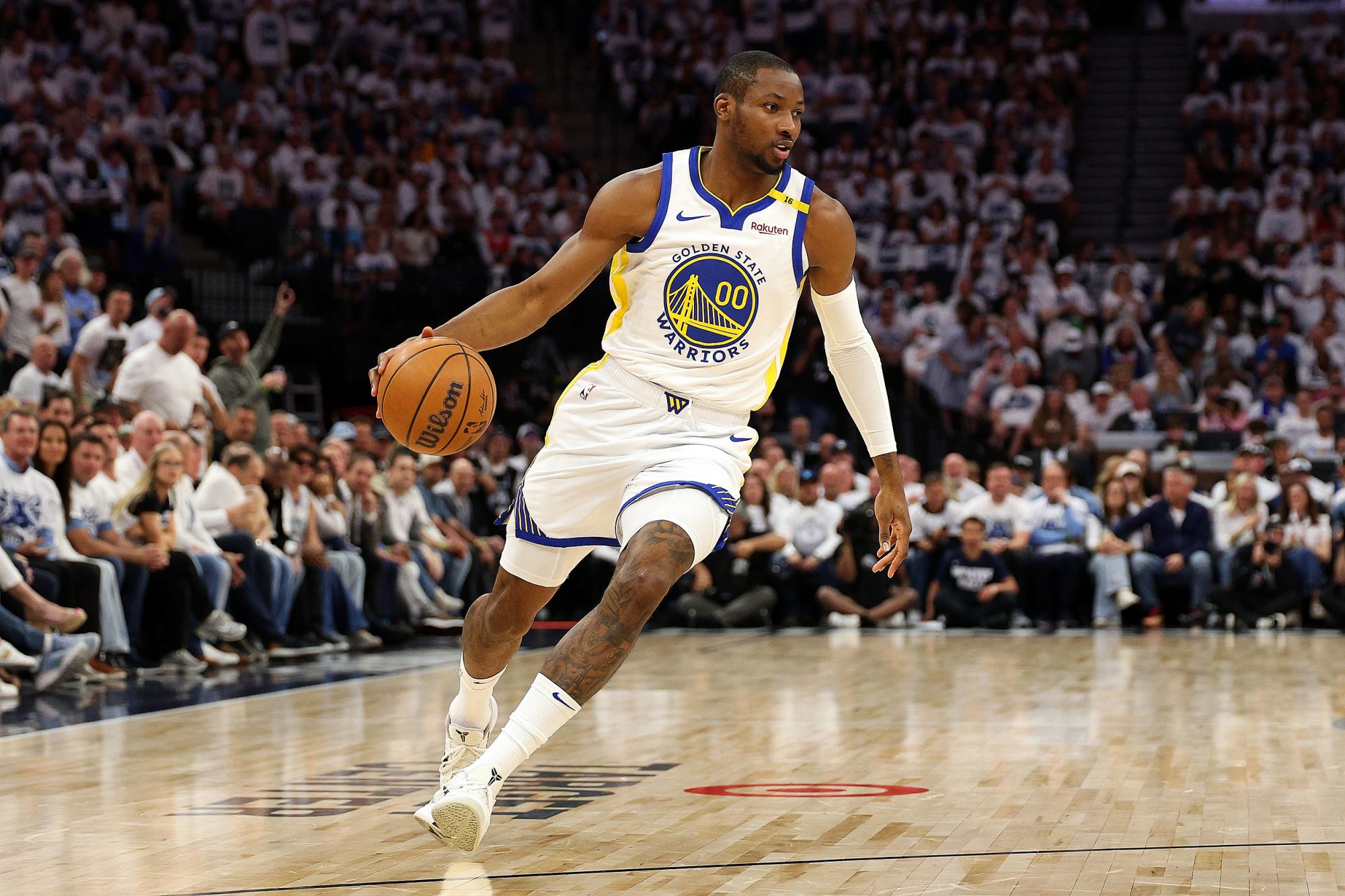 Os cinco titulares dos Warriors somaram 45 pontos, estabelecendo um novo recorde para o terceiro menor total de pontos em um único jogo por um titular nesta temporada.