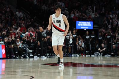 Yang Hansen fala sobre ser chamado por Curry: Há um problema com a posição do guarda, dê um passo para ele e depois volte correndo