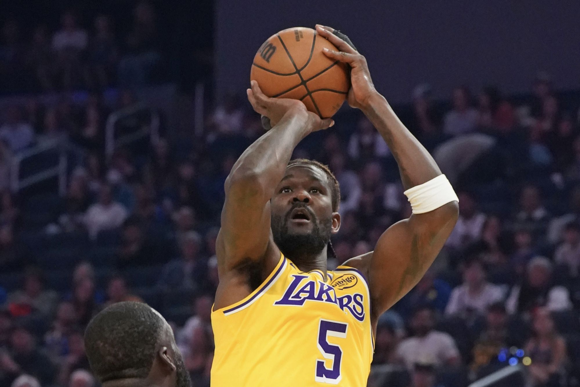 Melhorando! Ayton tem 20+10 em dois jogos consecutivos e sua taxa real de arremessos é superior a 70%